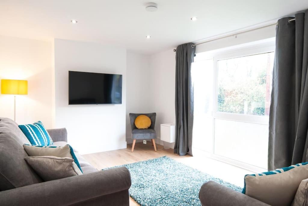 Casa de férias The Spitfire - Renovated 3-bed House In Cheltenham, Sleeps 8 Cheltenham
