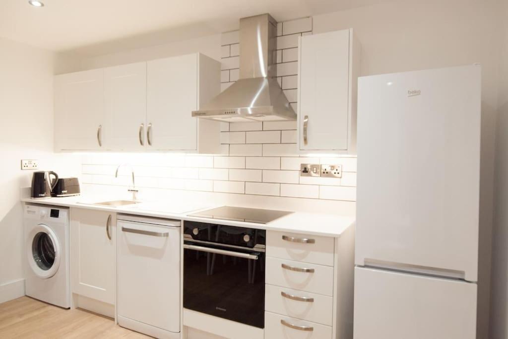 The Spitfire - Renovated 3-bed House In Cheltenham, Sleeps 8 * Cheltenham